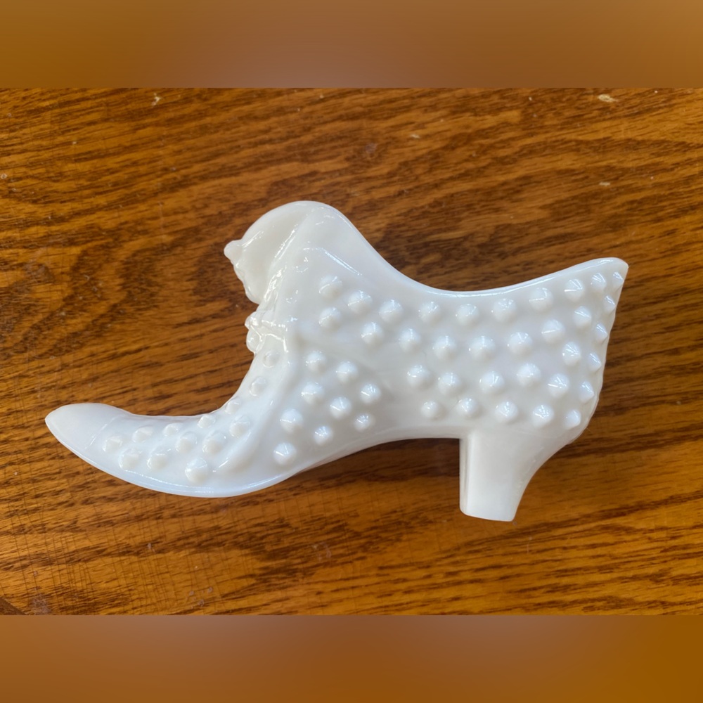 Vintage Fenton White Milk Glass Hobnail Cat Shoe
